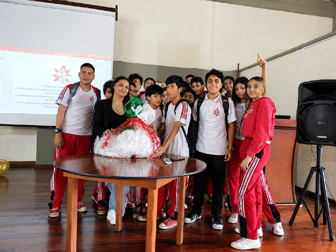 Estudiantes de secundaria IEBS